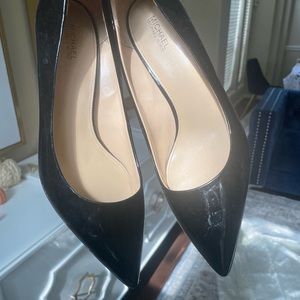 Authentic Micheal Kors pumps low heel
